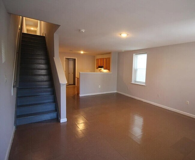 Photo - 883 N 42nd St