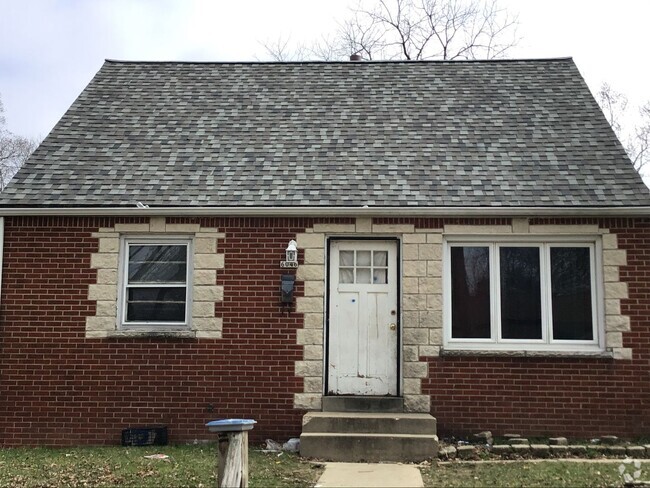 Building Photo - 4 bedroom single family home