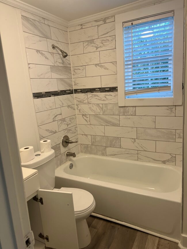 Photo - 852 A Ave
