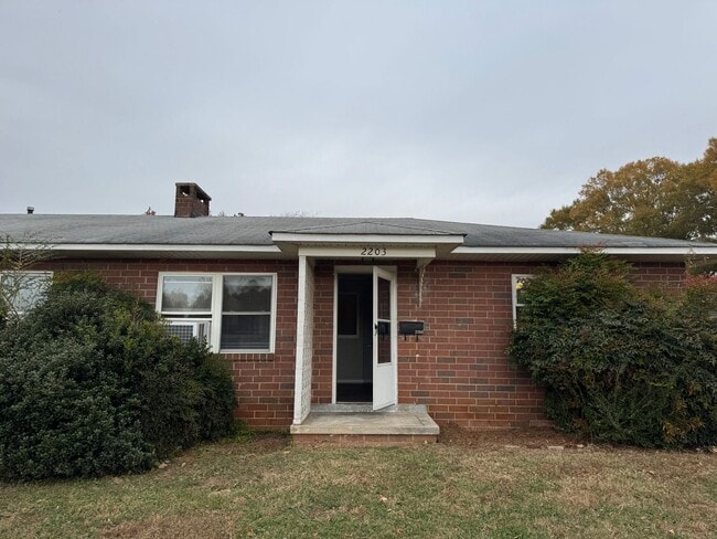 Building Photo - Updated Two Bedroom Duplex in Lincolnton