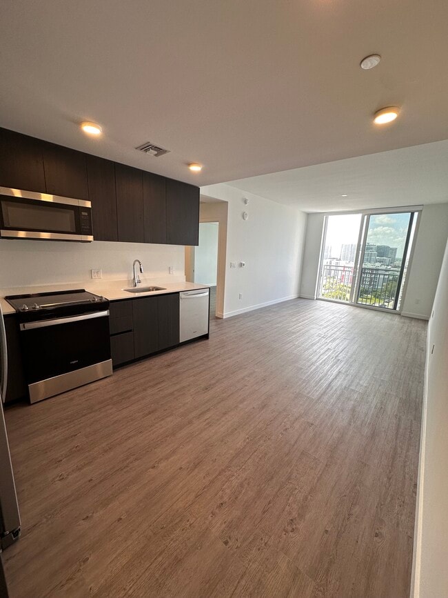 Photo - 221 NE 19th St Unidad A6