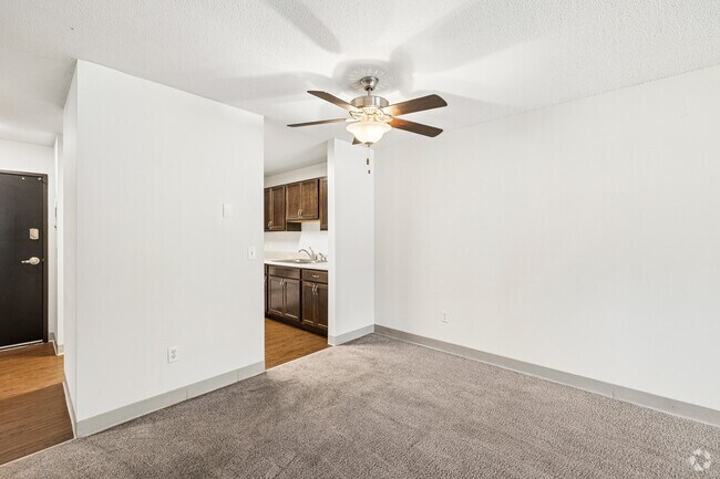 1BR, 1BA - 849SF - Dining Area