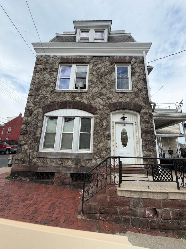 Photo - 450 S 18th St Unit Apt 3