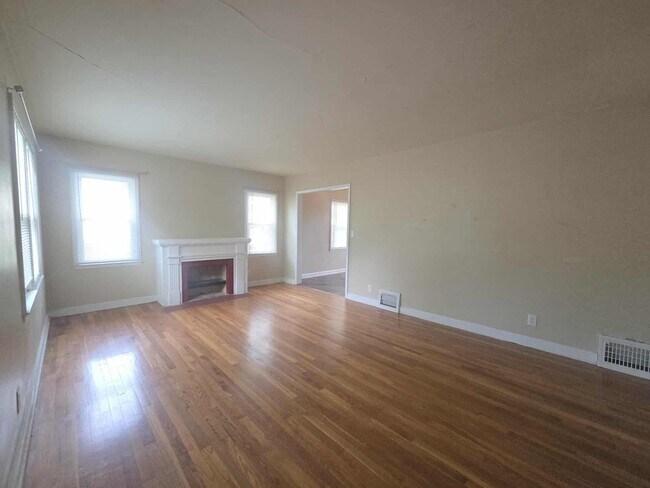Photo - Spacious home for rent!