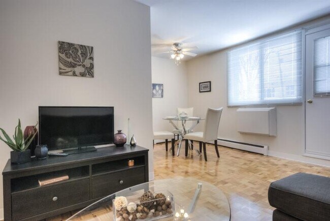 Photo - Queensbury Unit 857