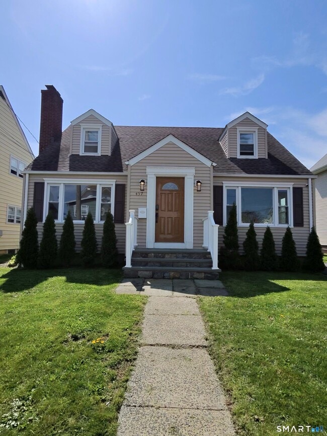 Building Photo - 457 Summit St