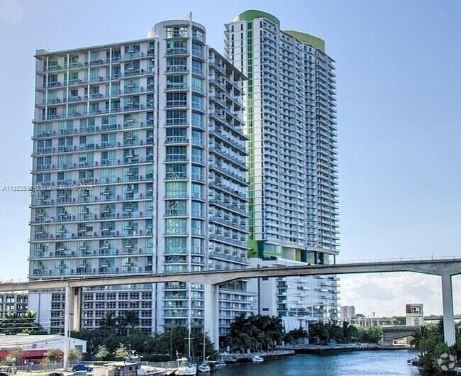 Building Photo - 690 SW 1st Ct Unit 1825 Rental