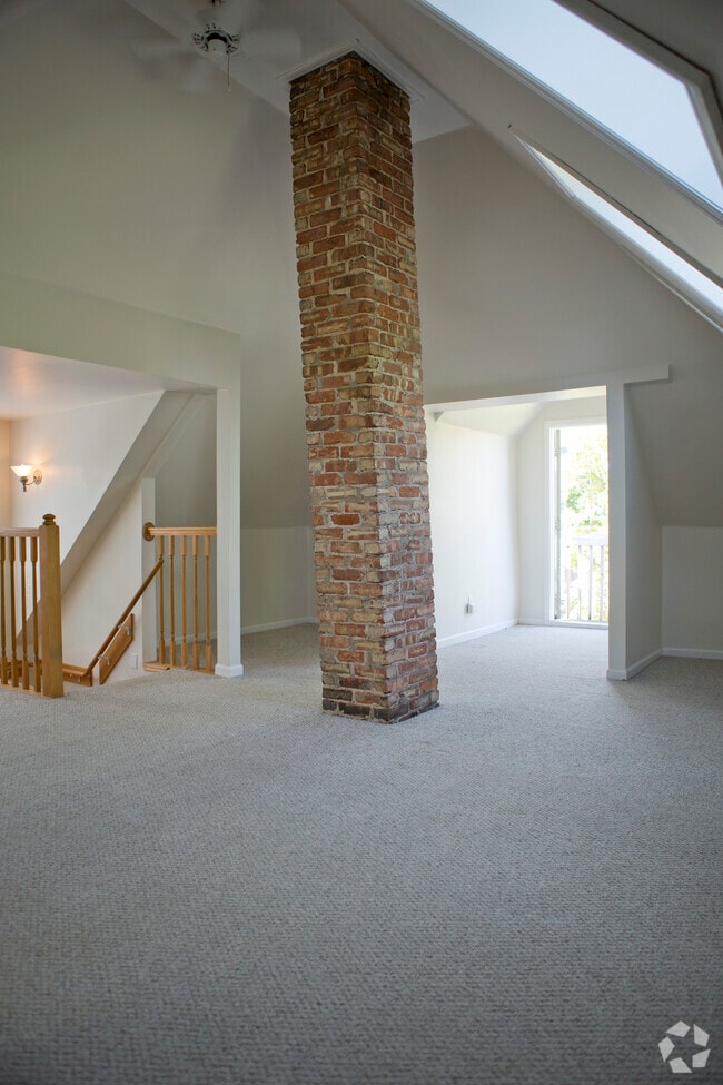 Building Photo - 225 Buell St Unit 2 Rental