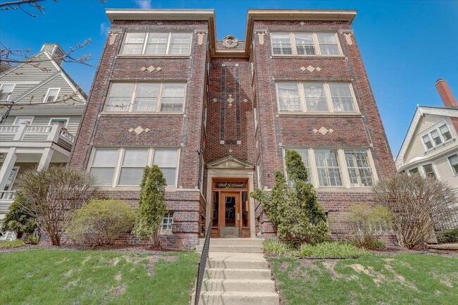 Photo - 2611-2613 N Stowell Ave