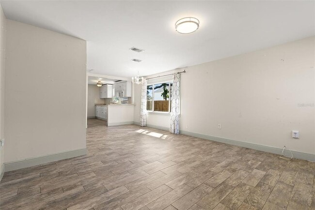 Photo - 8507 Claonia St