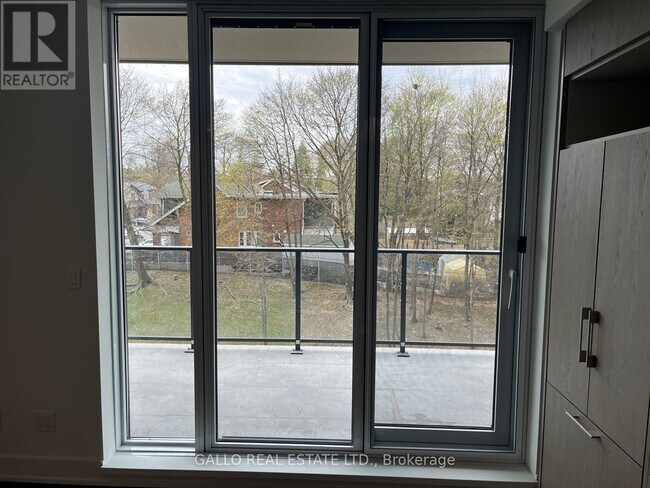 Photo - 8 Manor Rd W Unit 307