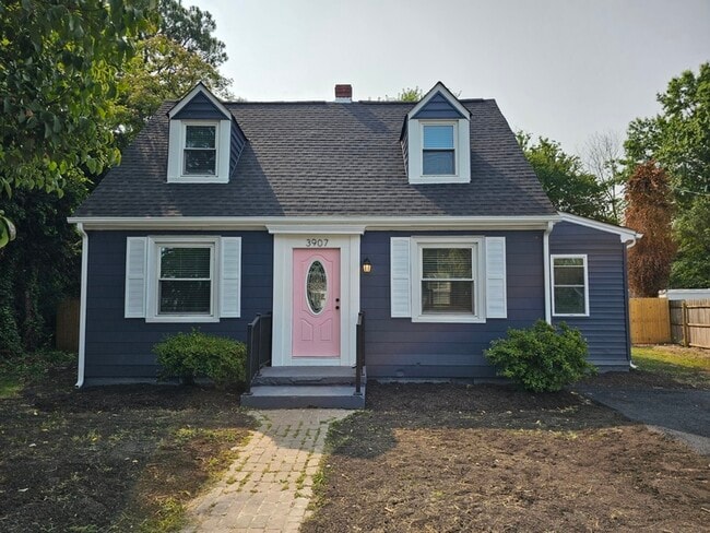 Building Photo - 3907 E Chatham Dr