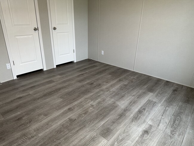 Photo - 506 English Oak Ct