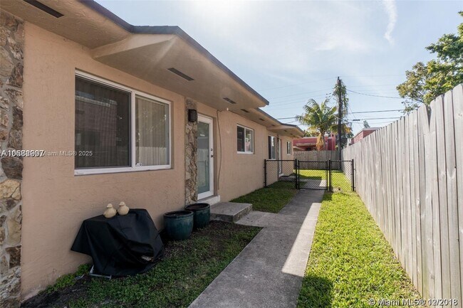 Photo - 220 NW 46th St Unidad 220