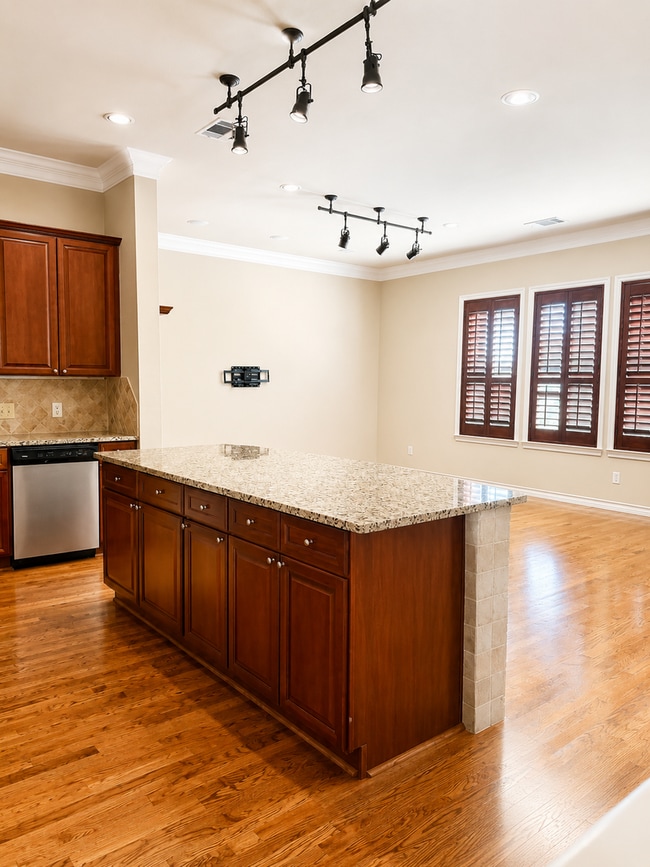Photo - 6052 Portrush Dr