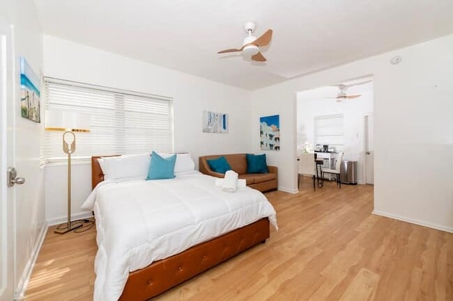 Building Photo - 545 Michigan Ave