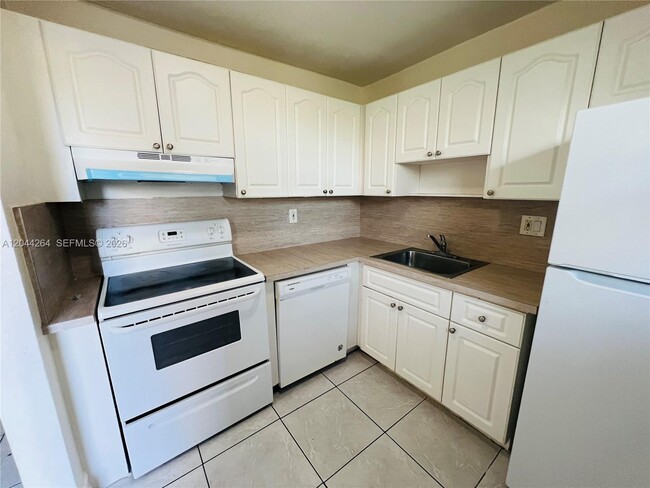 Photo - 2050 NW 89th Ave Unidad 108