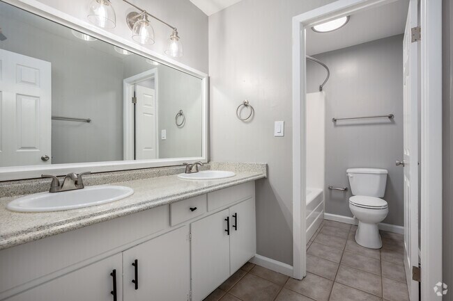 2BR, 1BA - 900SF - Bathroom