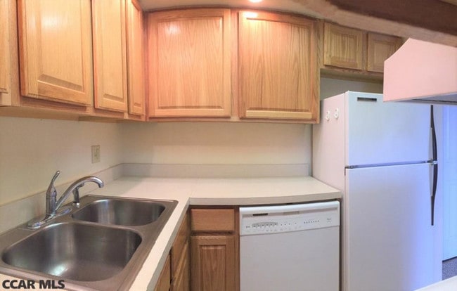 Building Photo - 800 Stratford Dr Unit 32