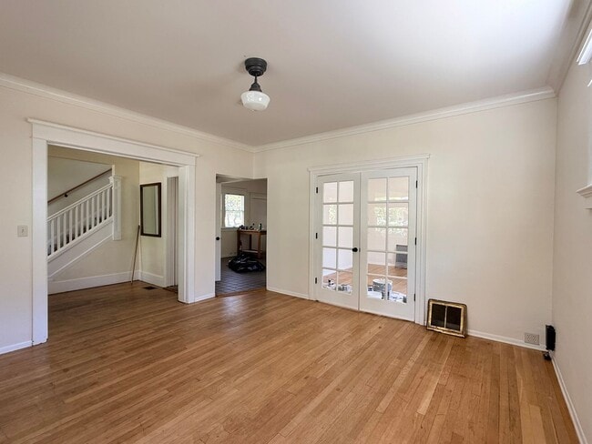 Photo - Spacious 5 Bedroom Home in N Portland with Hardwood Floors, Huge Basement & Fenced Yard!