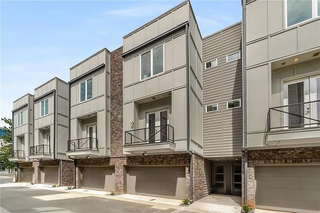 Photo - 241 Maynard Ter SE