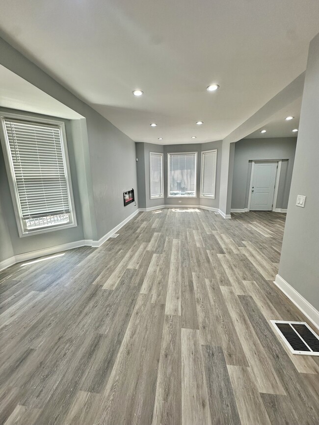Photo - 2720 W Harrison St
