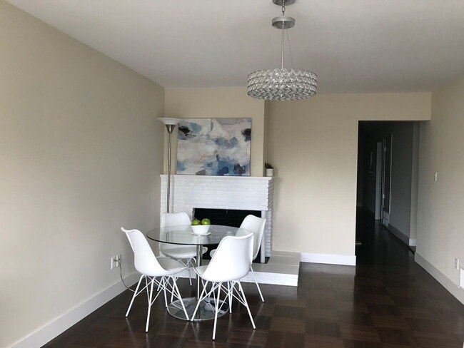 Photo - Large Private Bedroom in Sunset / Parkside near McCoppin Square and Taraval Corridor Unit Room C