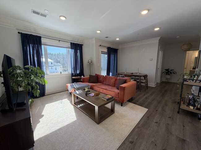 Building Photo - 17 Hennery Wy Unit G