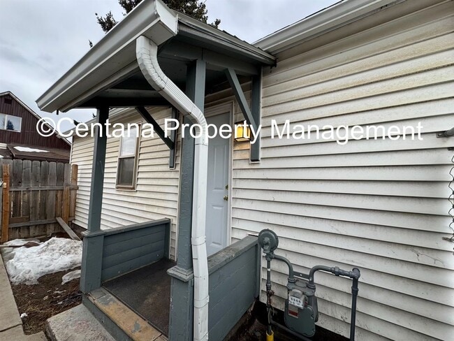 Building Photo - 1265-1265-1262 1st St Unit 1265 1/2 Farrell