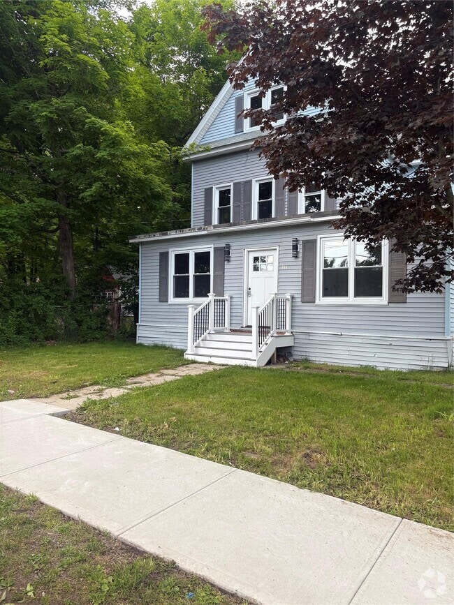 Building Photo - 108 Pine St Unit #2 Rental