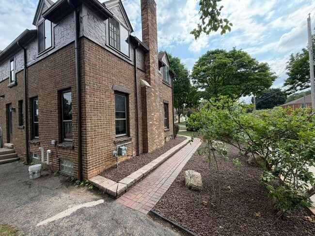 Photo - 2323 N 81st St