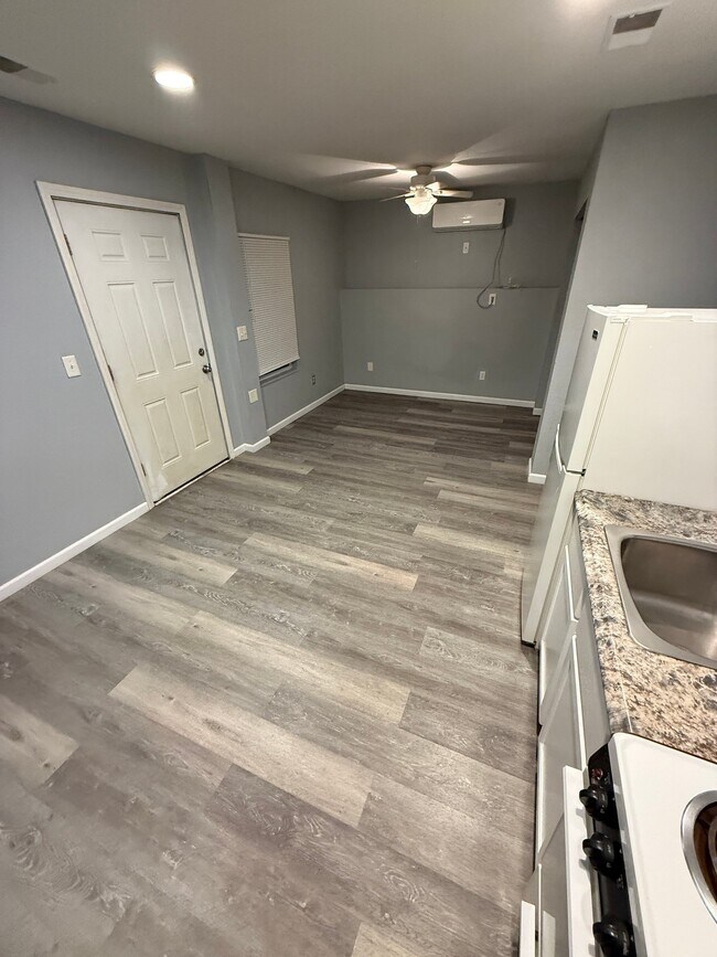 5423-5425 E 27th St Unit 5425