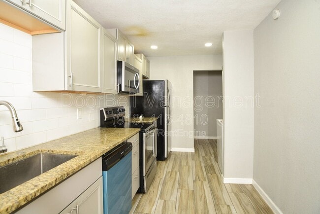 Photo - 613 E Xyler St