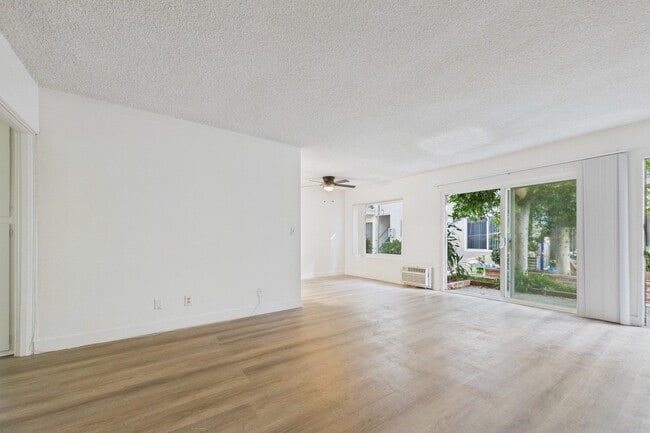 Photo - Buffalo Sherman Oaks Apartments