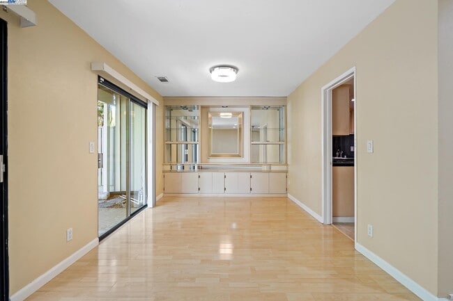 Photo - 5227 Riverdale Ct