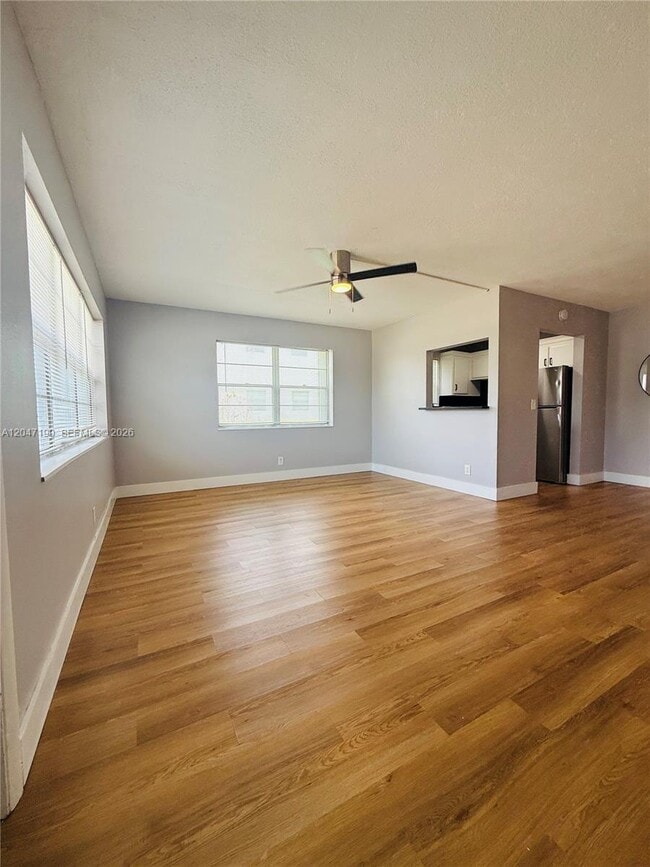 Building Photo - 21 Windsor B Unit b