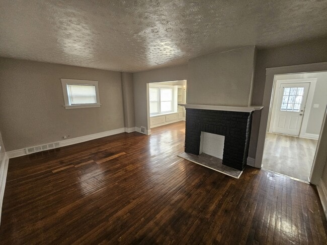 Photo - 4916 E 85th St