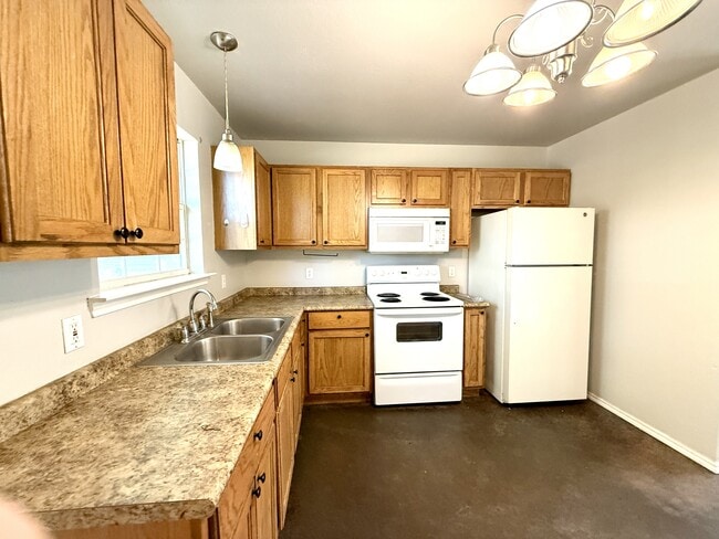 Photo - 11910 Fairview St