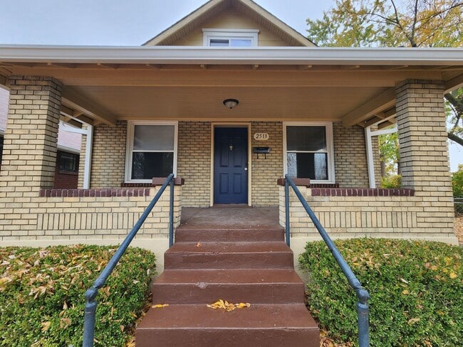 Photo - 3 Bedrooms, 1.5 Bath Brick Bungalow with Basement & Large Yard.  Close to UofL.