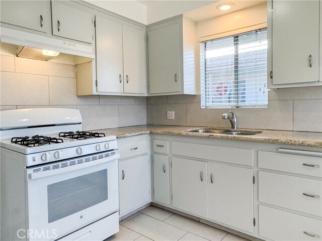 Photo - 735 W 15th St Unit 3