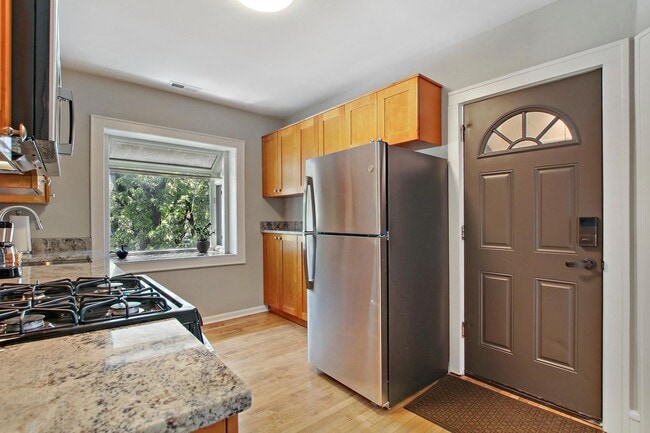 Photo - 1402 N Jackson St Unidad 2