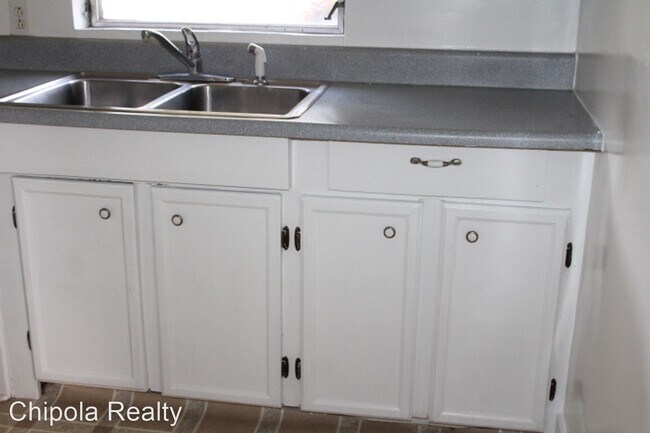 Photo - 2 br, 1 bath House - 2992 Caledonia Street