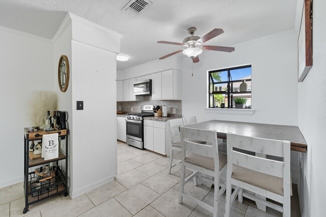Photo - 439 Pompano St