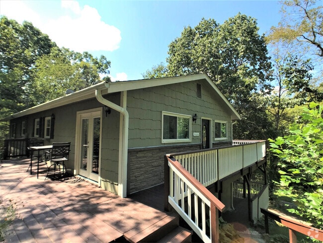 Building Photo - Wonderful Haw Creek Rental - Lawncare Incl...