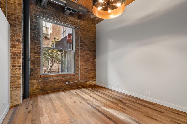 Master Bedroom - 525 N Ada St Unidad 15