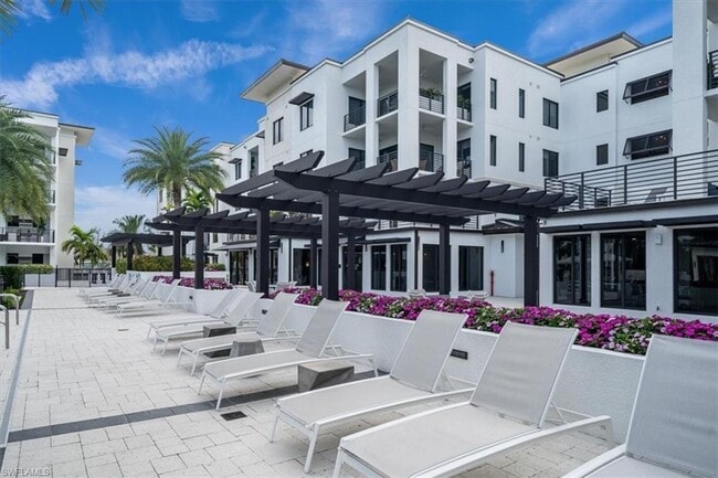 área de la piscina - 1111 Central Ave Unidad 503