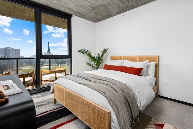 Photo - 1431 W Lake St