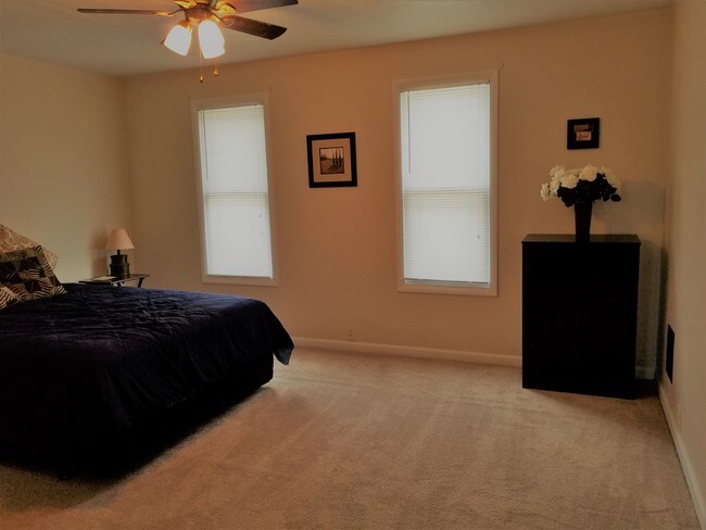 Bedroom - 1225 S Main St Unidad Ste 201