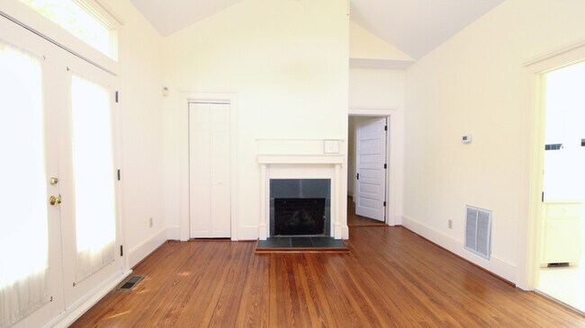 811-B Jackson St