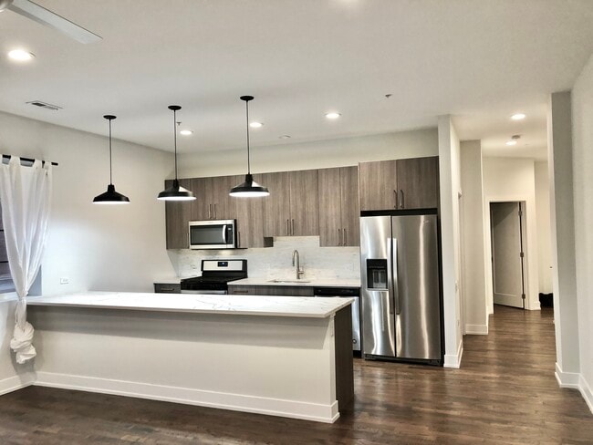 Building Photo - 5055 S Dorchester Ave